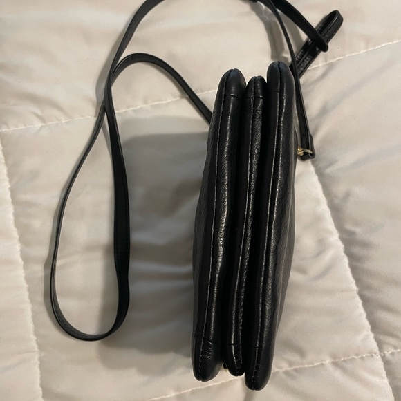 Elegant Black Leather Crossbody Bag - Picture 4 of 16